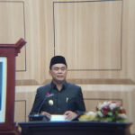 Wakil Wali Kota Achmad Zaini saat membacakan sambutan Wali Kota Palangka Raya dalam Rapat Paripurna ke-5 Masa Persidangan III Tahun Sidang 2025/2026 DPRD Kota Palangka Raya, Senin (15/6/2026). (SPN)