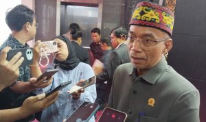 Anggota DPRD Kalimantan Tengah, Bambang Irawan, saat di temui awak media. (SPN)