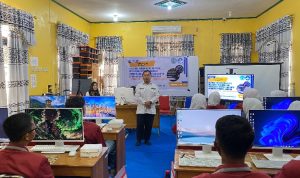 Pembekalan Siswa SMA Muhammadiyah Sukamara dengan keterampilan membuat media pembelajaran digital interaktif berbasis Artificial Intelligence (AI). FOTO IST